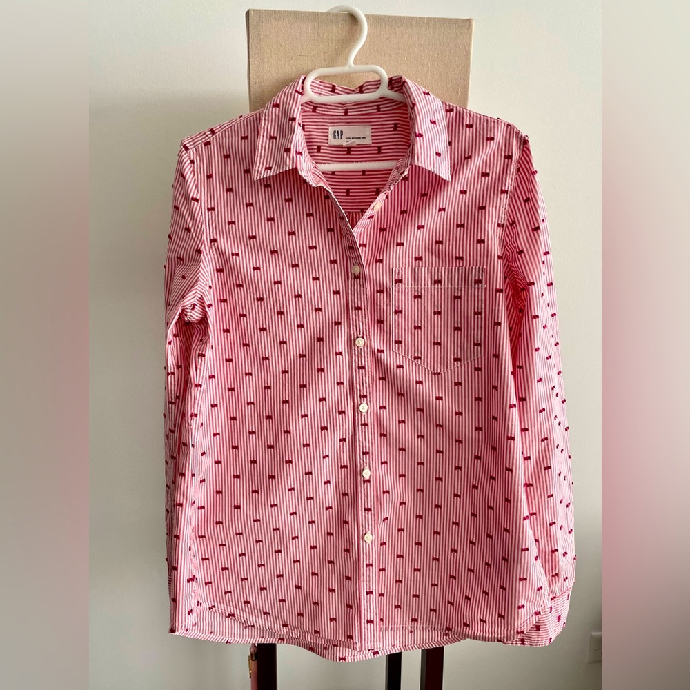 GAP fitted boyfriend shirt.